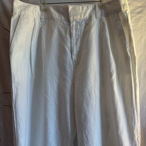 Gap front pleated wide leg slant pockets, zip front blended cotton and linen.